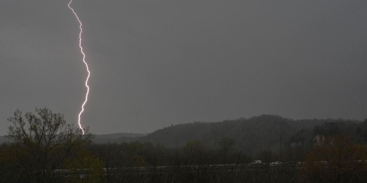 20 Injured, 12 Hospitalized after Lightning hits Lake in South Carolina