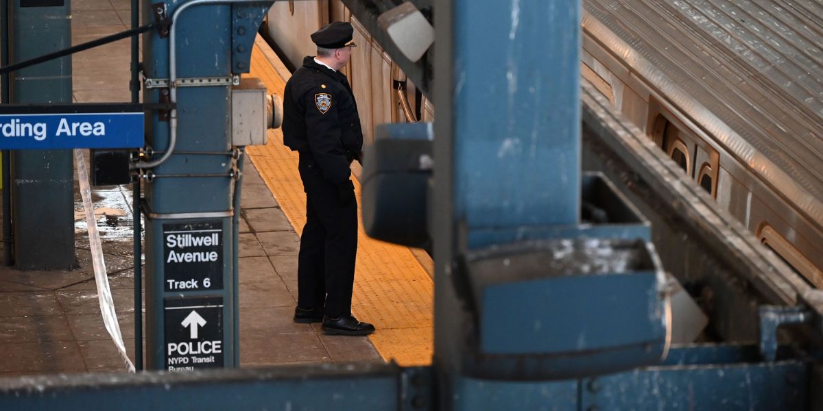 26-year-old Woman Slashed, Robbed in Brooklyn Subway; Suspect in Custody
