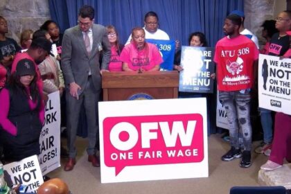 Activists push to Expand Chicago’s Tipped Wage Hike Statewide, Lawmakers urge Caution