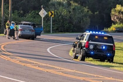 Oviedo Crash leaves 1 Dead after car crosses into oncoming traffic on S.R. 434