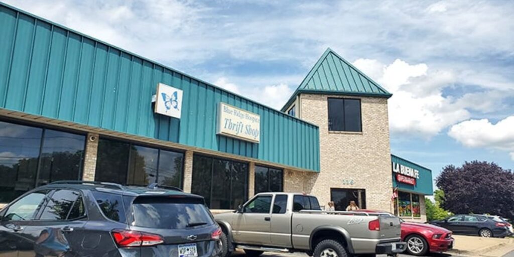 Virginia’s Top 10 Giant Thrift Stores for Incredible Bargains and Hidden Gems (2)